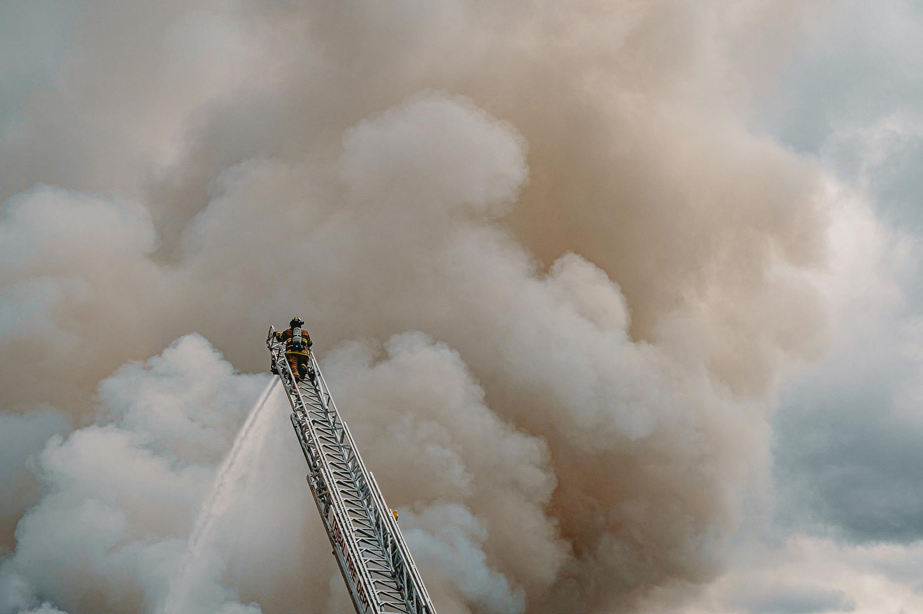 Comprehensive Guide to CO2 Fire Extinguishers: Compliance, Selection, and Safety in Indian Industry