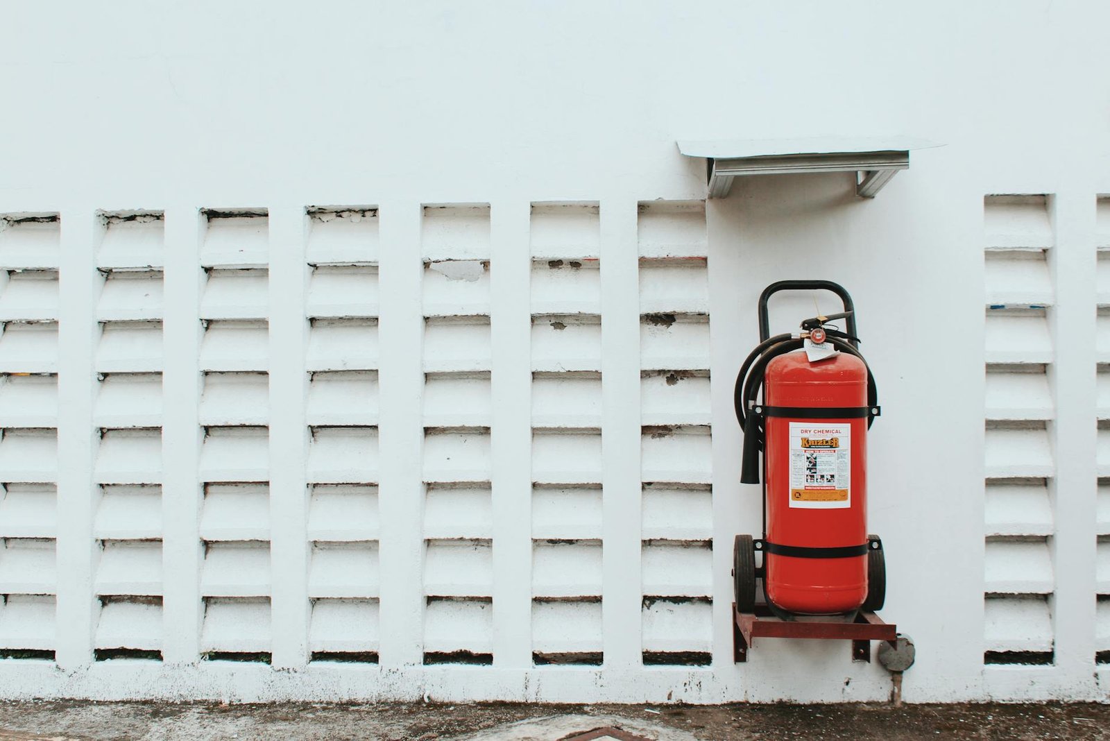 Dry Powder Fire Extinguisher Explained: Uses, Limits, and Risks